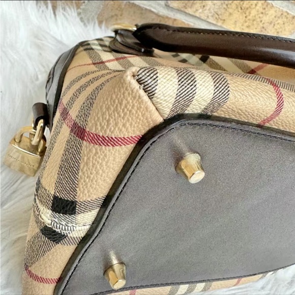 Burberry bag. Smaller size. - Picture 2 of 4